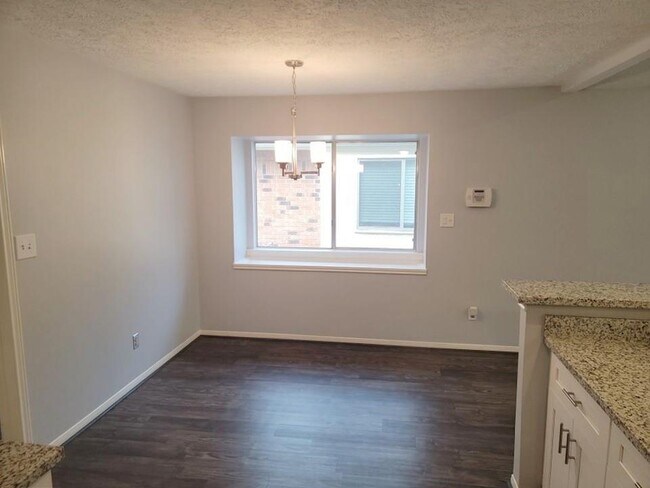 Building Photo - 9406 Walnut Glen Dr