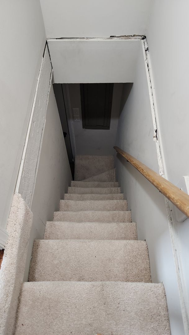 Building Photo - Bright and Newly Updated Apartment in the Heart of Old Town!