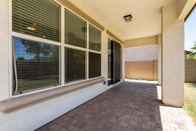 Building Photo - 2552 N Riley Rd