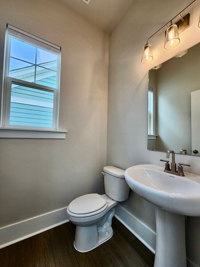 Building Photo - Like new 3 bedroom - Nexton / Midtown - Su...