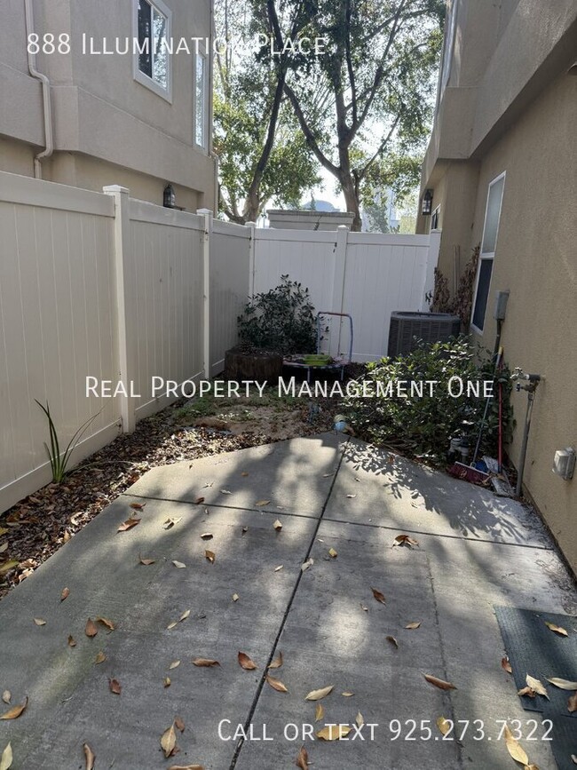 Building Photo - Charming 3-Story Milpitas Home with Modern...