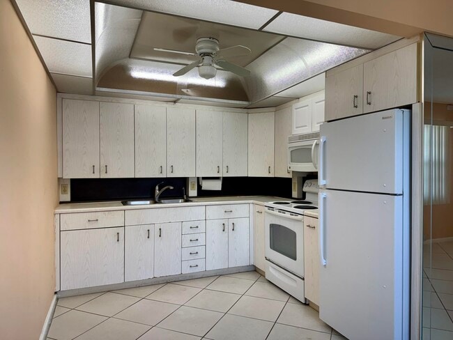 Building Photo - 4053 Hythe A