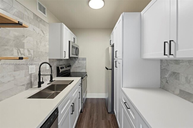 Building Photo - 10400 SW 108th Ave
