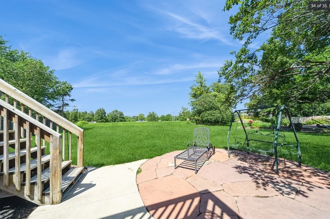 Building Photo - Desirable Clive Home with Easy Metro Access