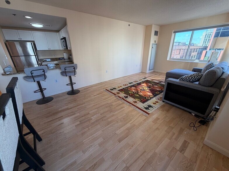 Building Photo - 8 Museum Way