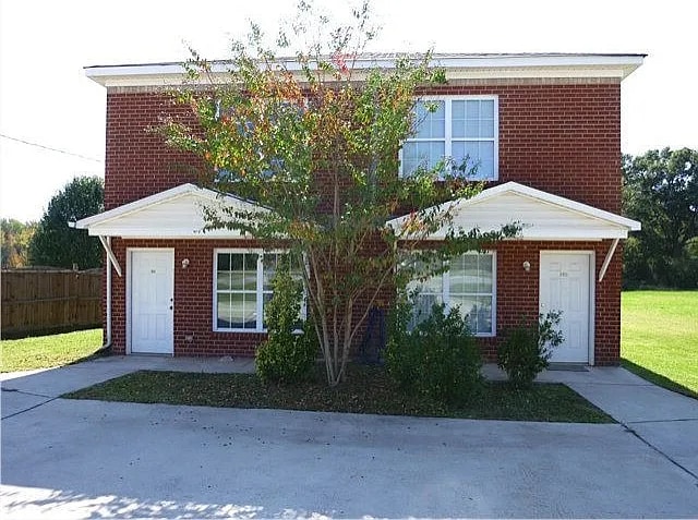 Primary Photo - 640 Clover Ave