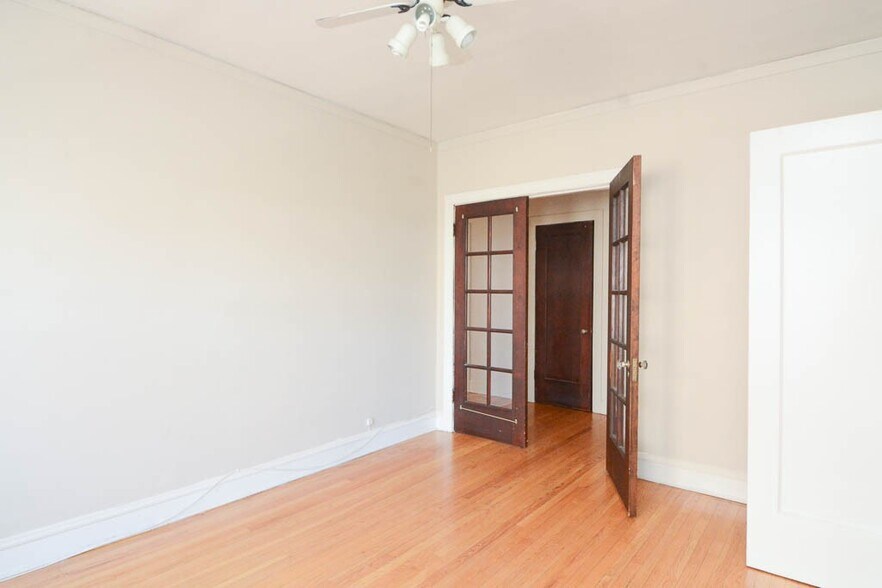 Building Photo - 1238 Oak Ave