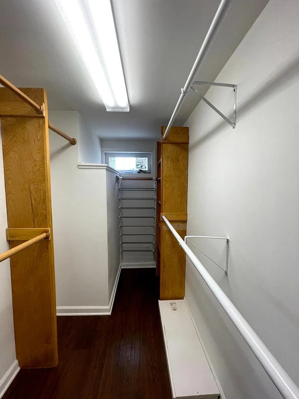 Building Photo - 1112 S Conkling St