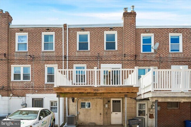 Building Photo - 306 Pine St