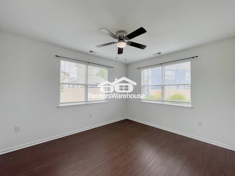 Building Photo - 1713 Dresdon Ln