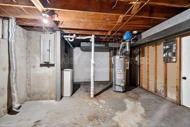 Building Photo - 710 Tyson Dr