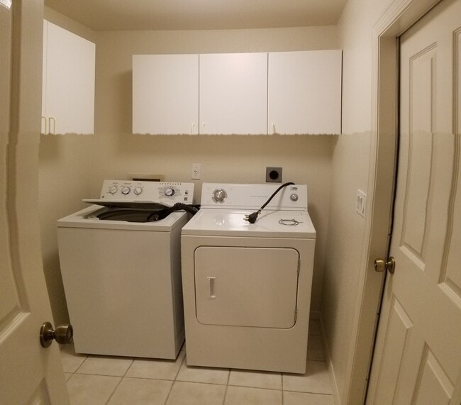 Building Photo - 5290 SW 89th Pl