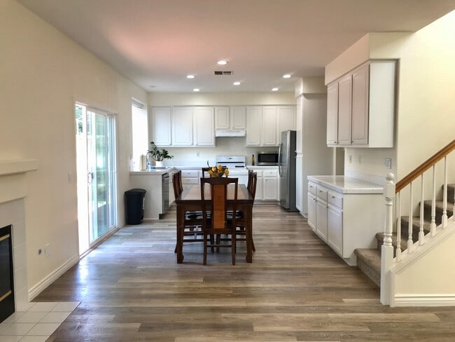 Building Photo - 32986 Terrace Dr
