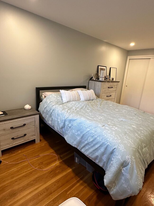Building Photo - $2800 | Brighton | 1 Bedroom | 1 Bathroom | Parking Available