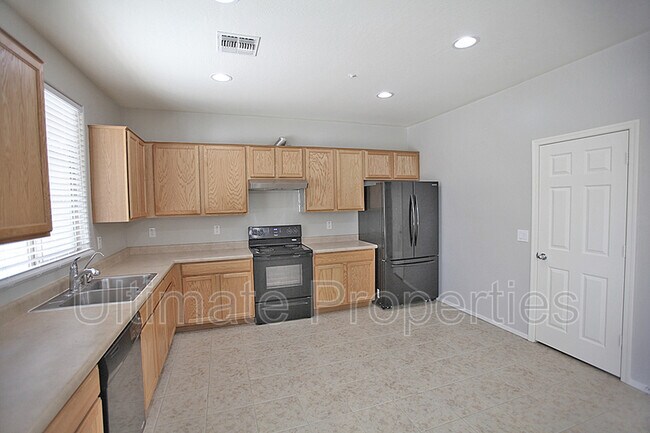 Building Photo - 8873 W Cameron Dr