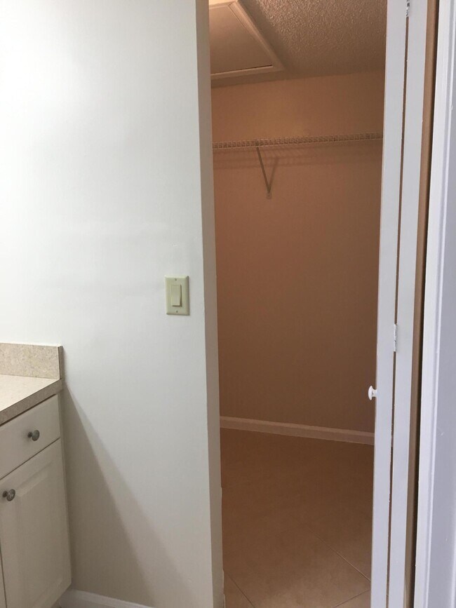 Building Photo - 2650 Greenwood Terrace