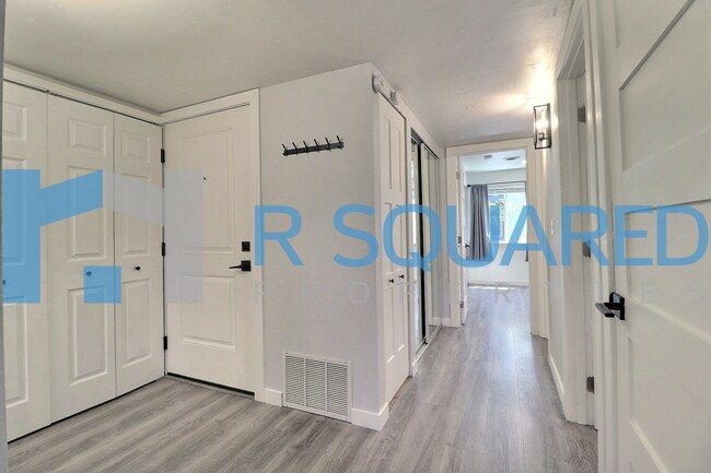 Building Photo - 12117 NE Bel Red Rd