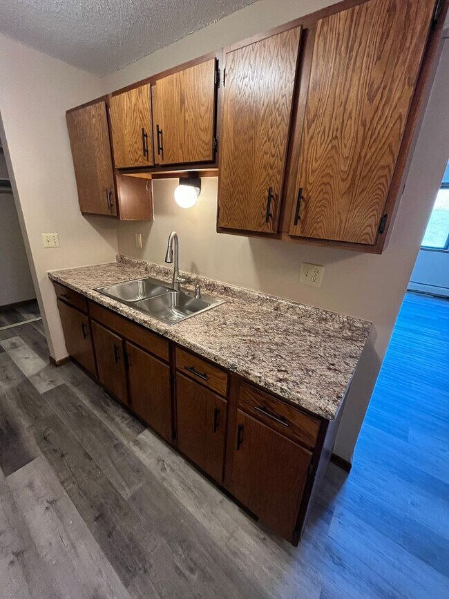 Building Photo - Wonderful 2BR in Peaceful Location 30 minu...