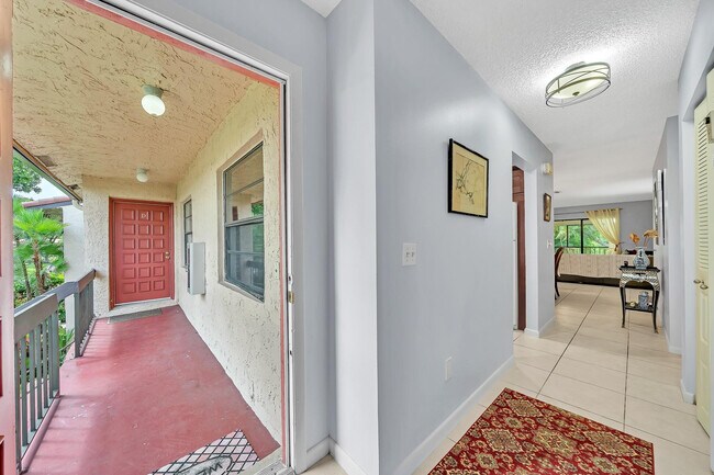 Building Photo - 9278 Vista Del Lago