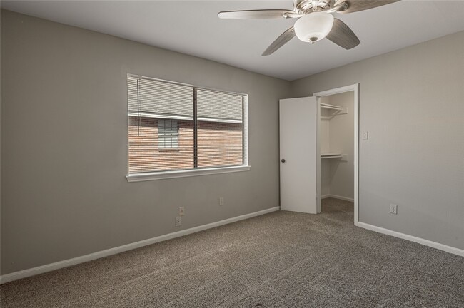 Building Photo - 2404 Sycamore Ave