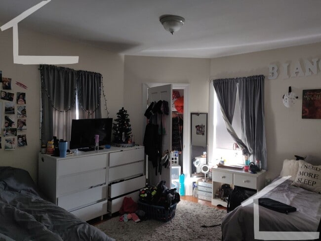 Building Photo - Gorgeous Newton Home available for rent 9/1/26
