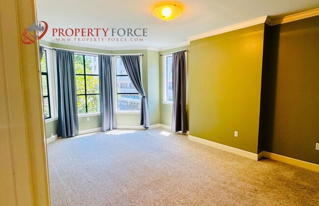 Building Photo - Beautiful 2 Bed 2 bath Available with grea...