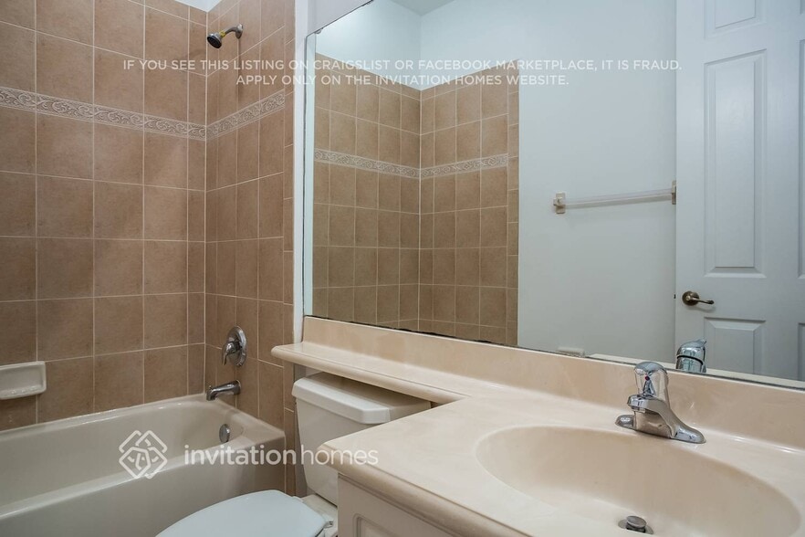 Building Photo - 1382 Vía De Pepi