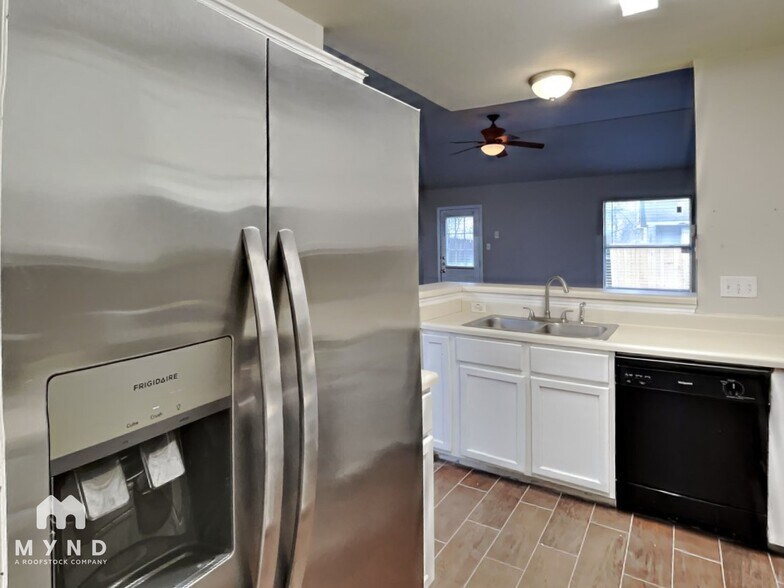 Building Photo - 6204 Duchess Dr