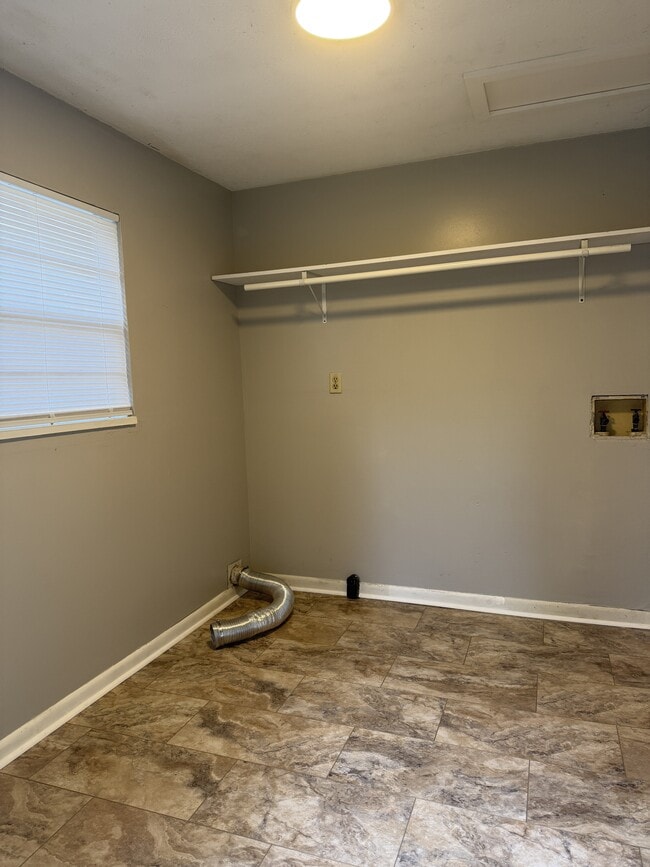 Building Photo - 906 Cherokee St