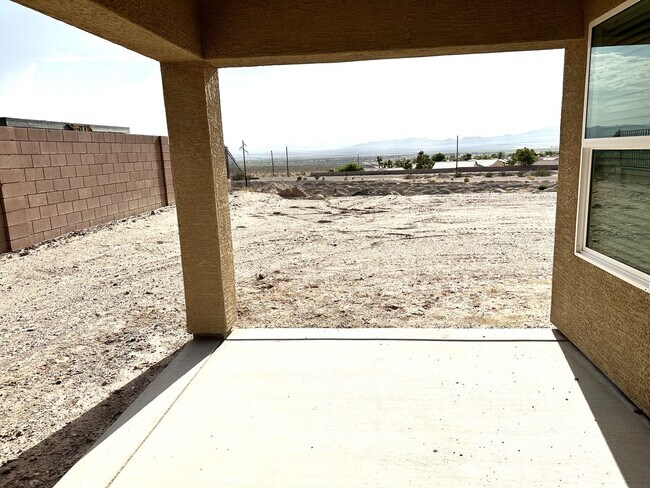 Building Photo - 4 bedroom, 2 bathroom Mystic Canyon Gem