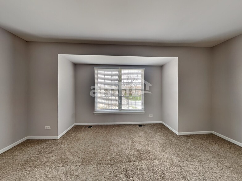 Building Photo - 9781 Chetwood Dr