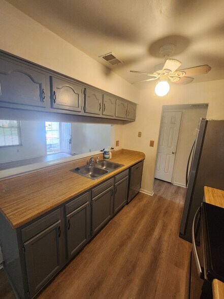 Building Photo - 2084 Rock Lake Loop