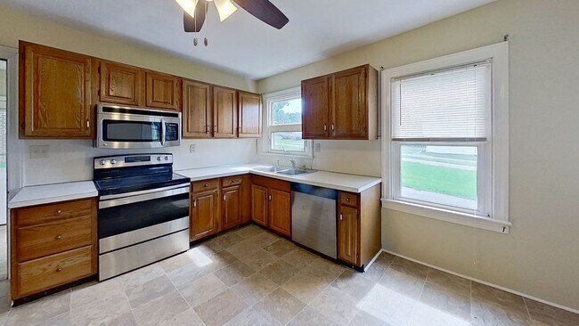 Building Photo - 129 Loucks St