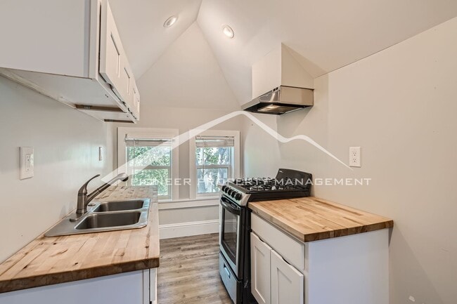 Building Photo - Charming Apartment near Cheesman Park With...