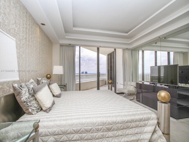 Building Photo - 2000 Island Blvd