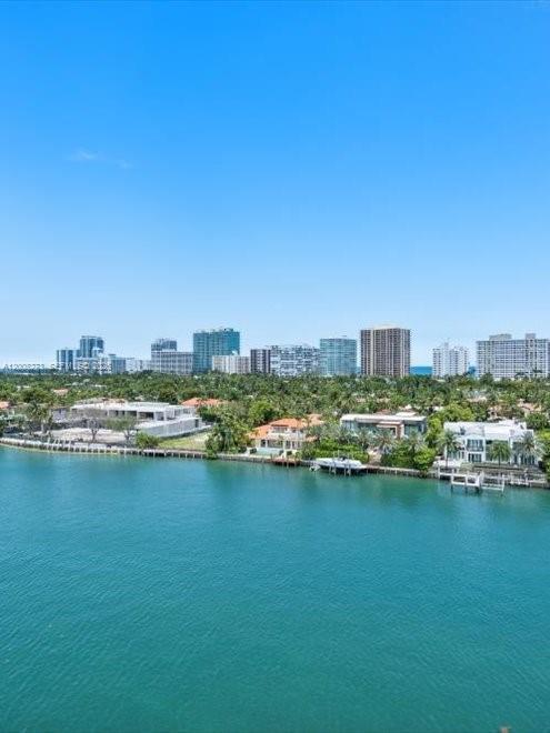 Building Photo - 9751 E Bay Harbor Dr