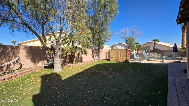 Building Photo - 13888 W Wilshire Dr