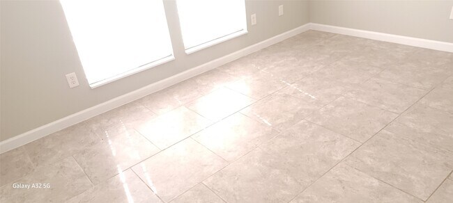 Building Photo - 2106 Wilshire Park Dr