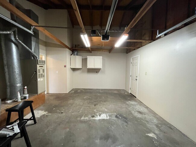 Building Photo - 3361 Edgewood Rd
