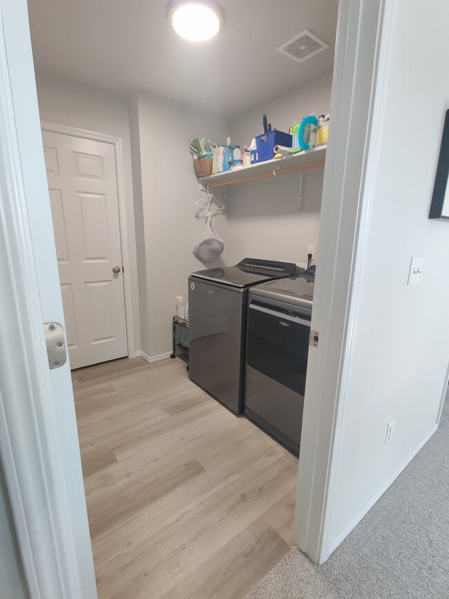 Building Photo - 1690 SW Gabar Ct