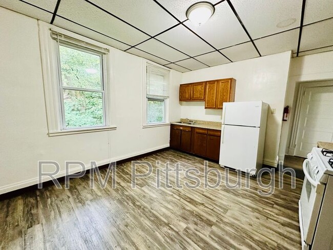 Building Photo - 1017 Emporia St