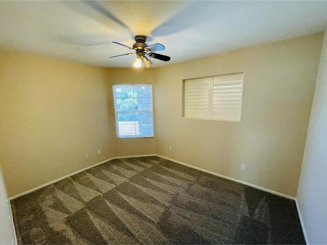 Building Photo - 27970 Sunlight Ct