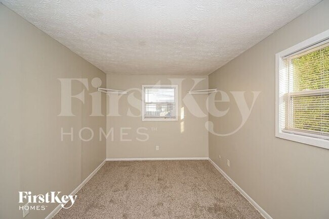 Building Photo - 4601 N Richardt Ave