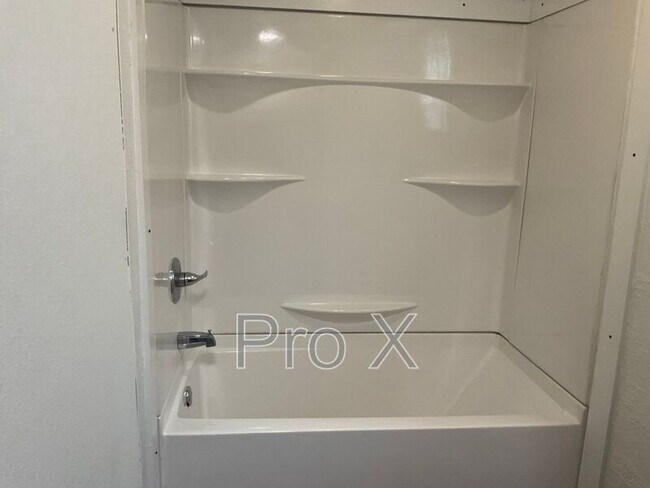 Building Photo - 304 E Park St