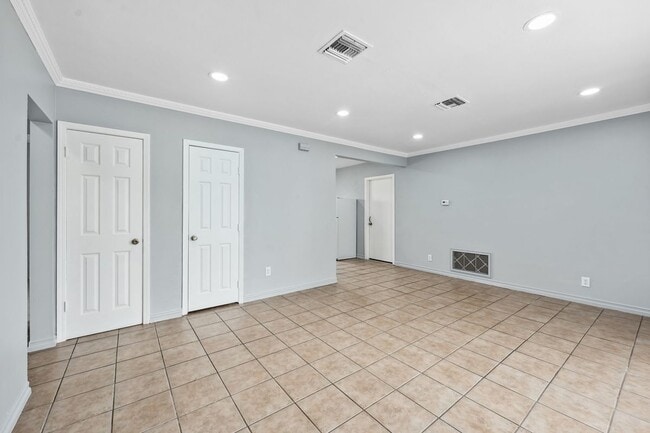 Building Photo - 820 Carlotta Ct