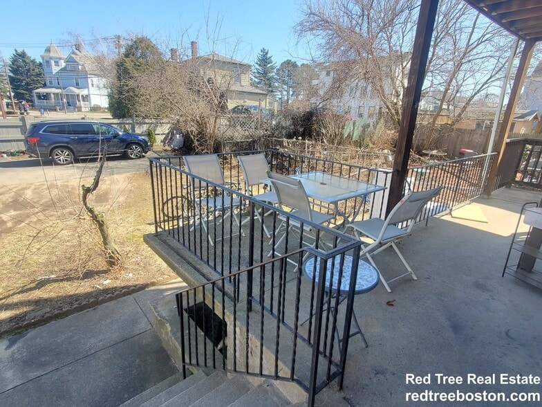 Building Photo - 23 Weitz St