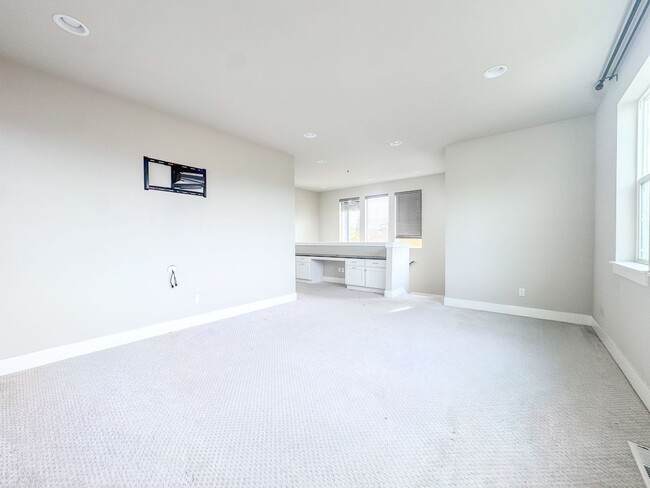 Building Photo - New 4 bed with bedroom and bath on main floor