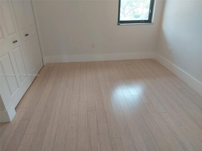 Building Photo - 255 Poinciana Island Dr