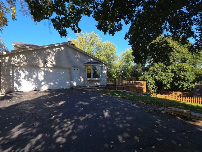 Building Photo - Updated 4 bedroom home in Merton