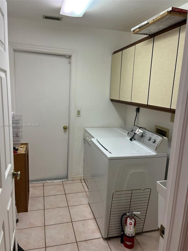 Building Photo - 4181 Silver Sword Ct